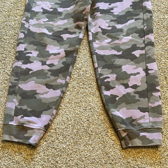 Lululemon Scuba High-Rise Jogger - Picture 8 of 14